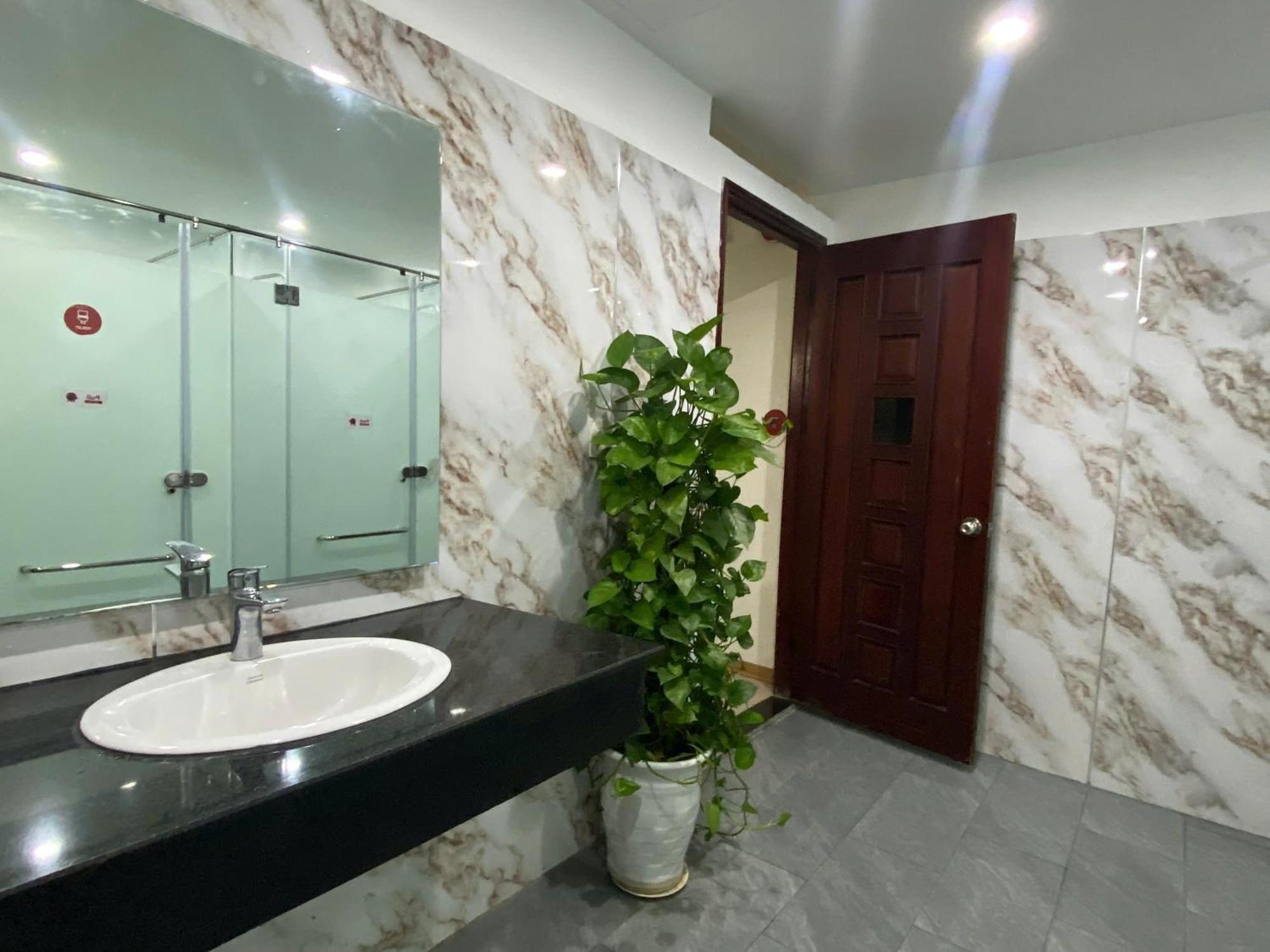 Quoc Cuong & By Haviland Da Nang