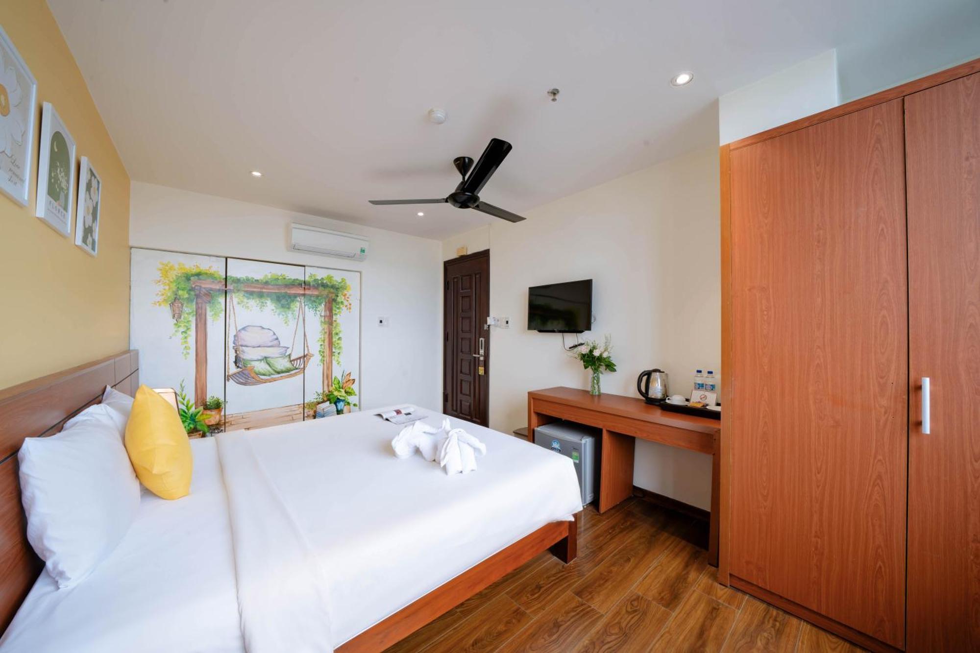 Quoc Cuong & By Haviland Da Nang